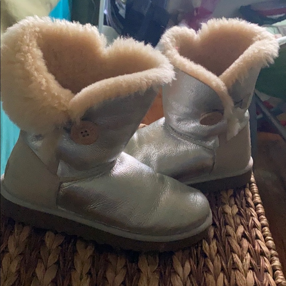 Bailey Button Classic Short Silver Uggs - image 4